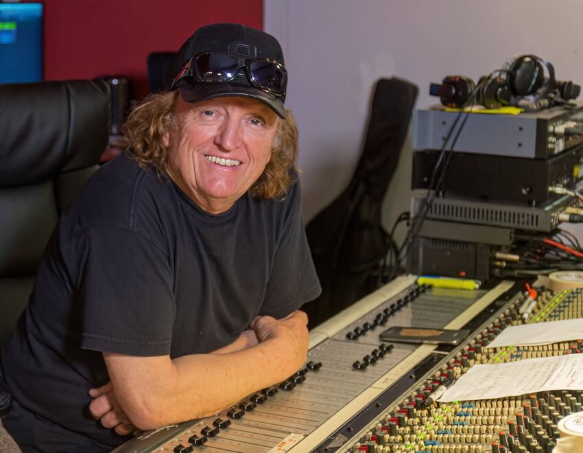 Алан сильвестри. Продюсер в создал музыкальную группу. Профессия звукорежиссер. Музыкальная академия игоря матвиенко. Матвиенко игорь композитор.