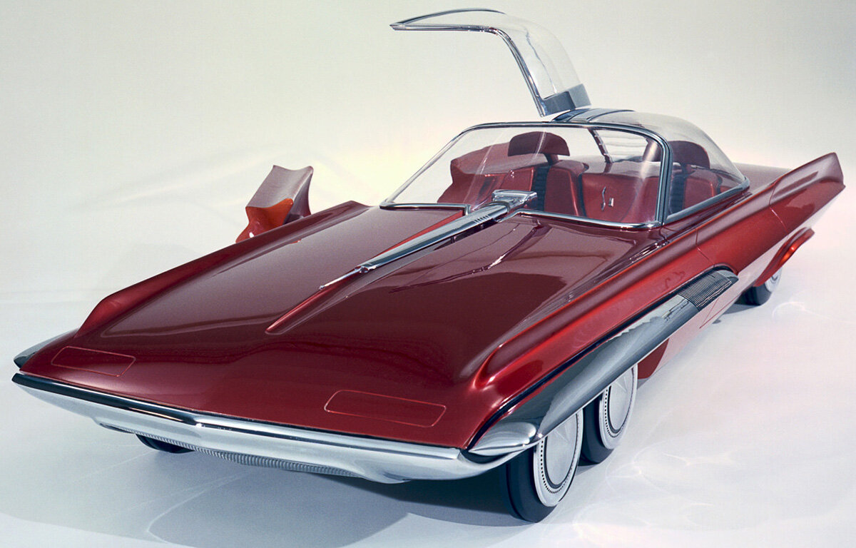 По всей видимости, тот, кто готовил фотожабу про «Волга-Атом», подчерпнул идею парных передних колёс у другого макета «атомобиля» Ford — Seattle-ite XXI. Выдающийся дизайнер Алекс Тремюлус создал его для всемирной выставки в Сиэттле 1962 года. И тоже, был построен лишь макет.