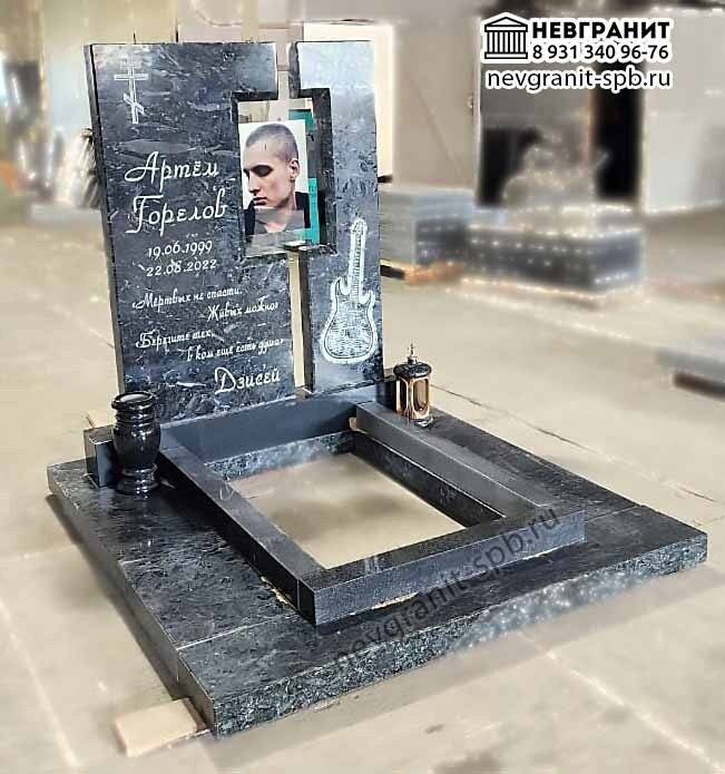 Памятник из синего гранита