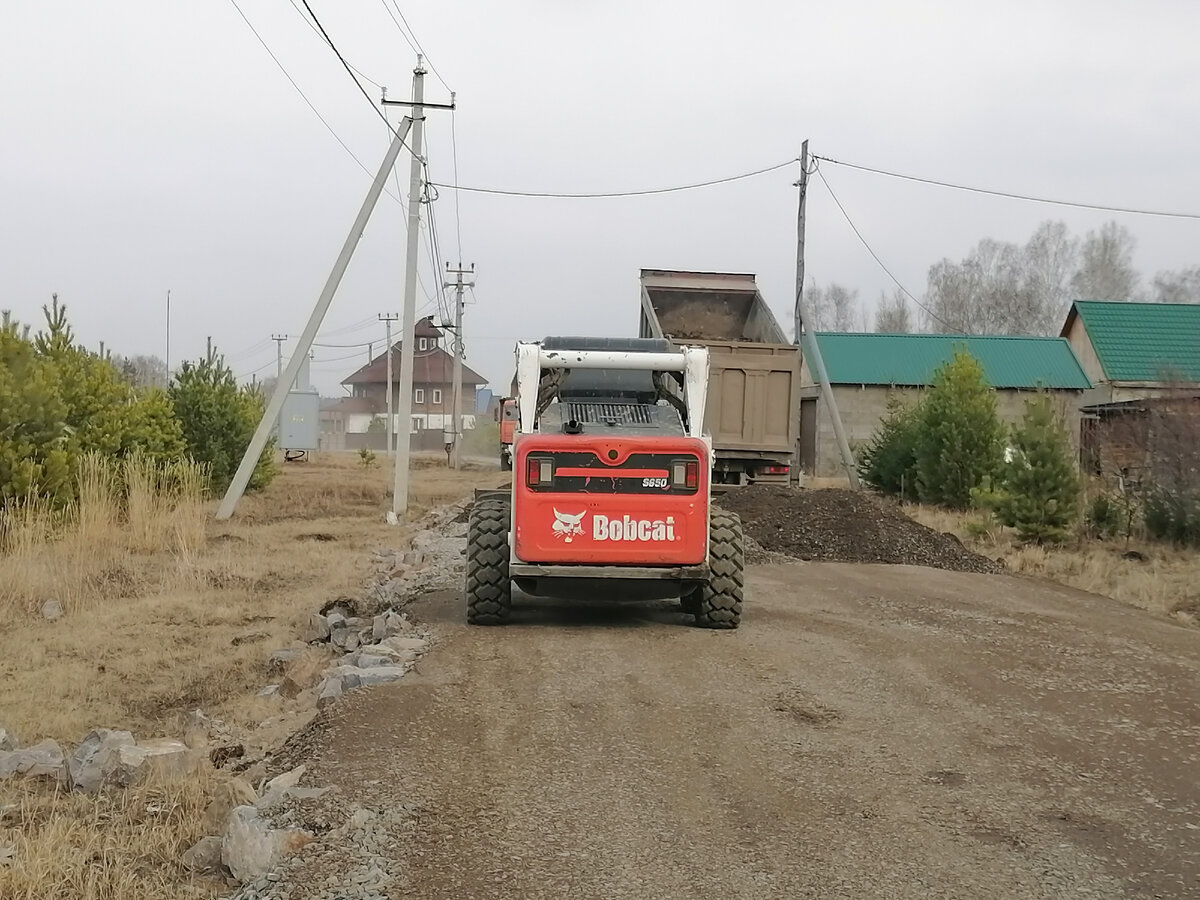 Владелец дома не стал платить за подключение электричества в поселке, а  сделал это напрямую бесплатно | Блог самостройщика | Дзен