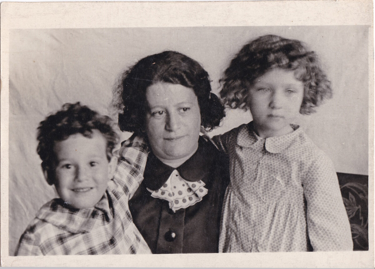 Неля, Софья Борисовна, Гита. 1940 г.