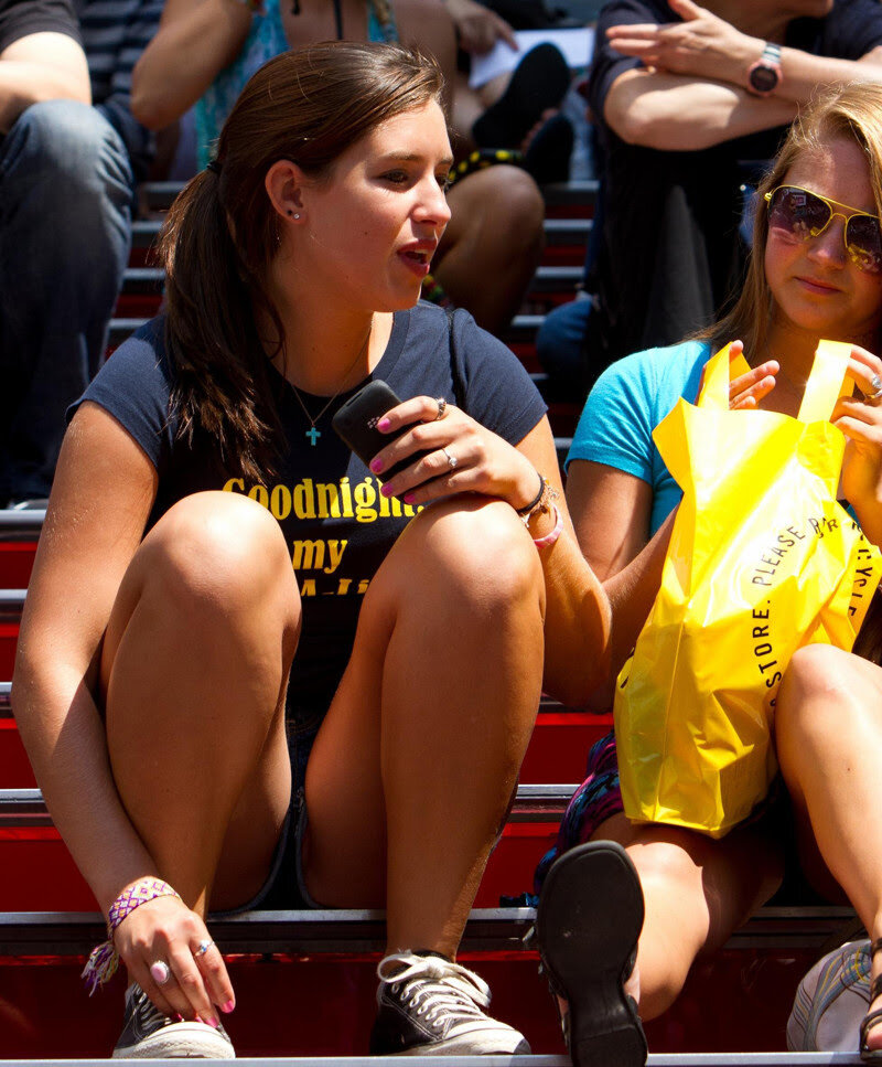 Женщина в спортзале. Красивые девушки сергиев посад. Девочки переодеваются на природе. Снять девочку форум. Девушка игната.