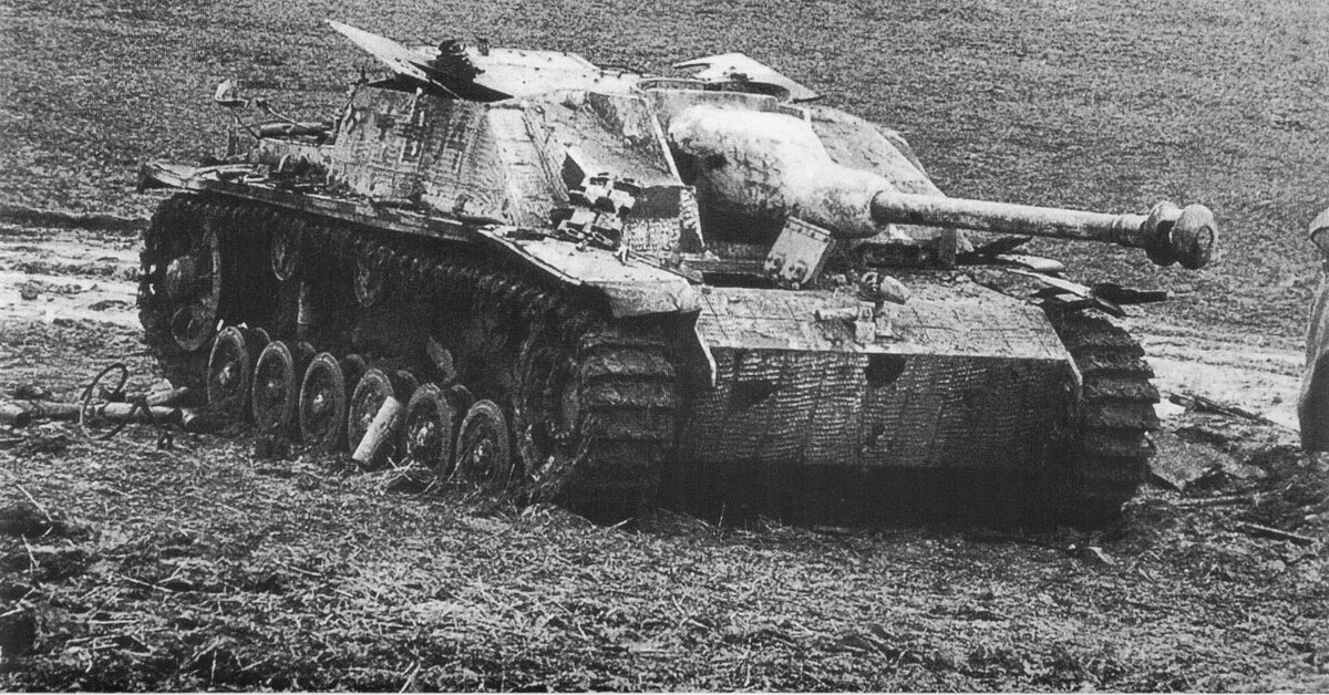 StuG III Ausf.G поздней серии с номером 304 на бортах рубки.