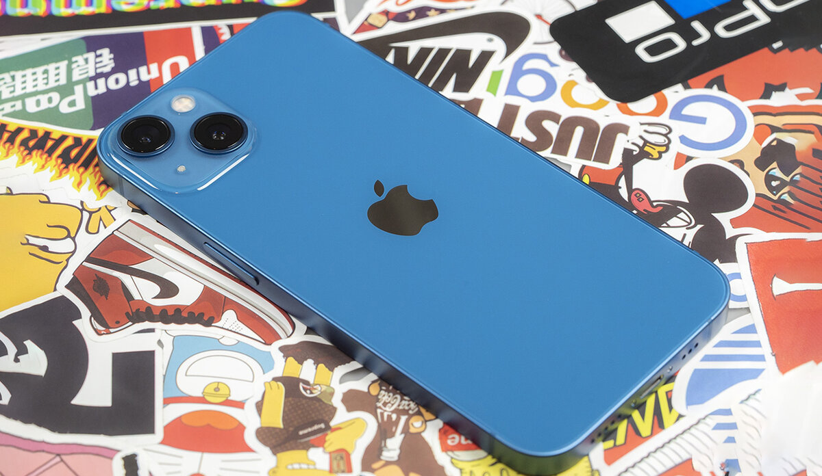 iPhone 13 blue