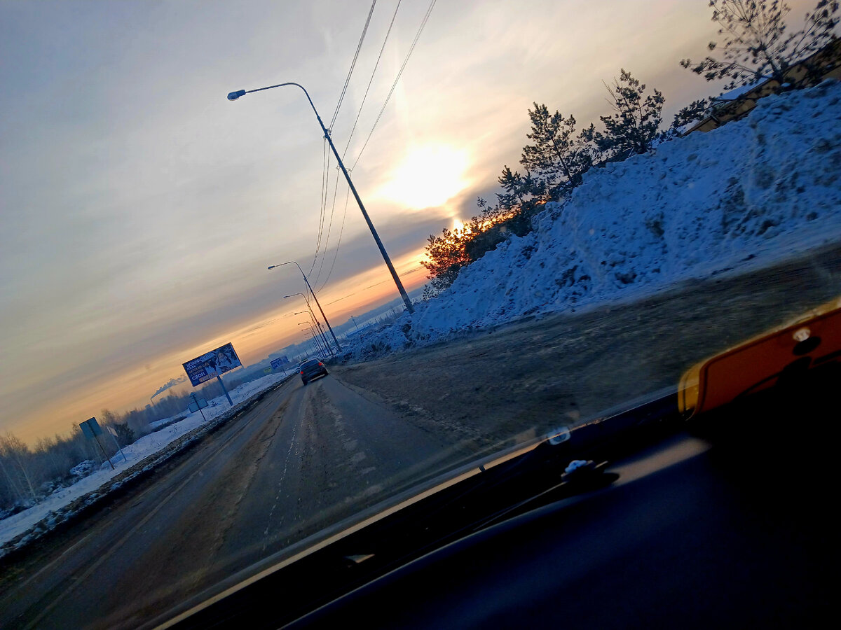 Картинка хватит. Сижу гулять. Я сижу дома. Один дома сидит. Сидим гуляем.