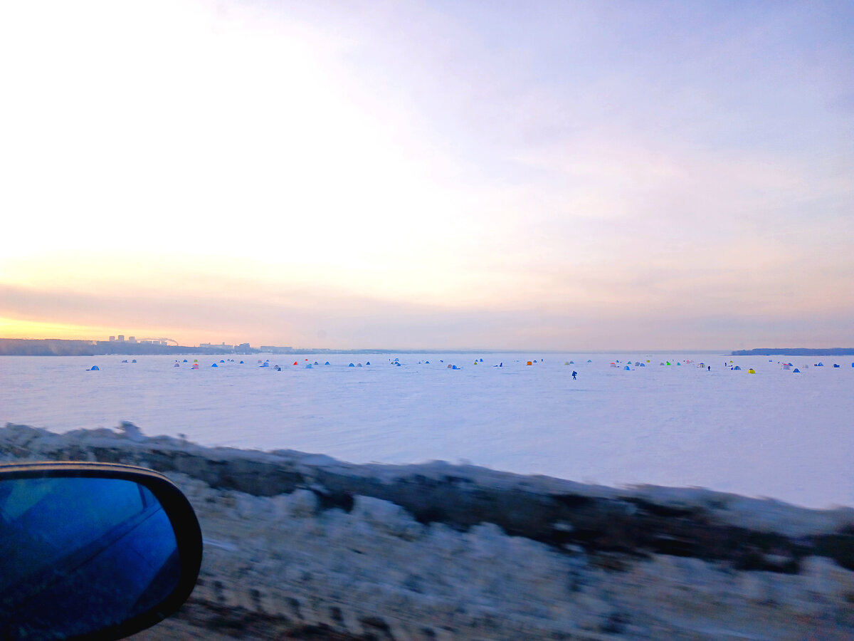 Если увеличить фото, видно множество цветных палаток) фото автора