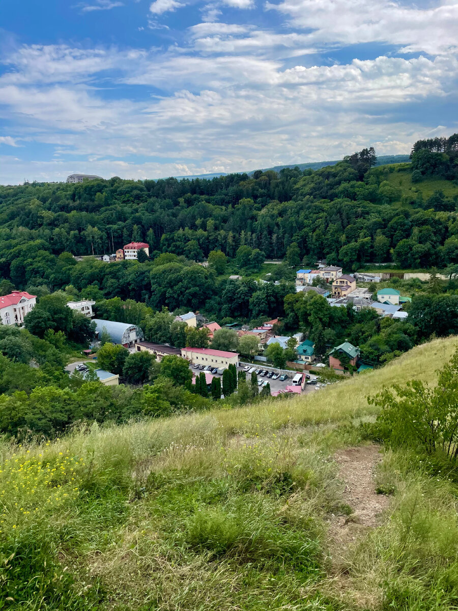 Вид с начала подъема в парк