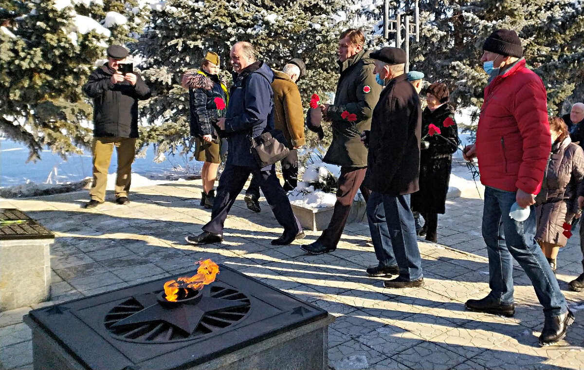 Агитационные плакаты второй мировой войны. Плакат мы против фашизма. Борьба с нацистами. Борьба с нацистами. Советские плакаты против врагов.