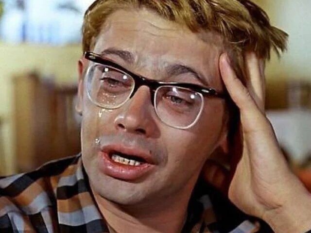 человек который всегда приходит вовремя. фотосессия с часами. близкие люди афоризмы. нет привязанностей нет страданий будда. человек с часами.