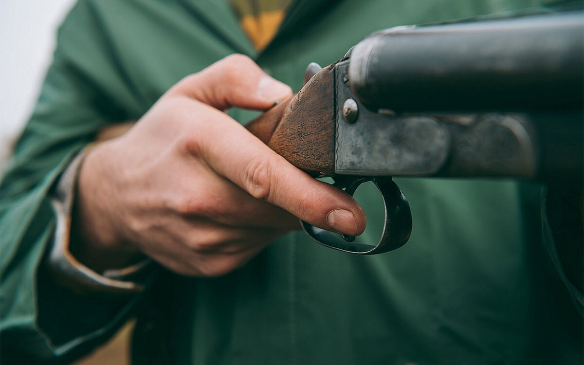 В подвале фильм 2021. Продажа девушек в рабство. Похитили и заперли в подвале. На цепи фильм 2012 воспоминания маньяка. Девушка в подвале фильм 2021.