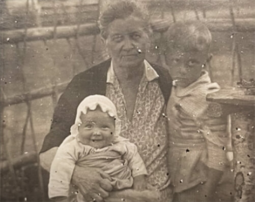 картинки сестёр, теть,. с̾т̾и̾х̾ д̾л̾я̾ б̾а̾б̾у̾ш̾к̾е̾. песни сестры бабушки. песня про бабушку текст песни. песня.