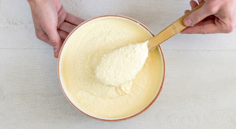 Л сахара и добавить в. Л сахара и добавить в. Добавление молока в муку. Л сахара и добавить в. К взбитым яйцам добавляют муку.