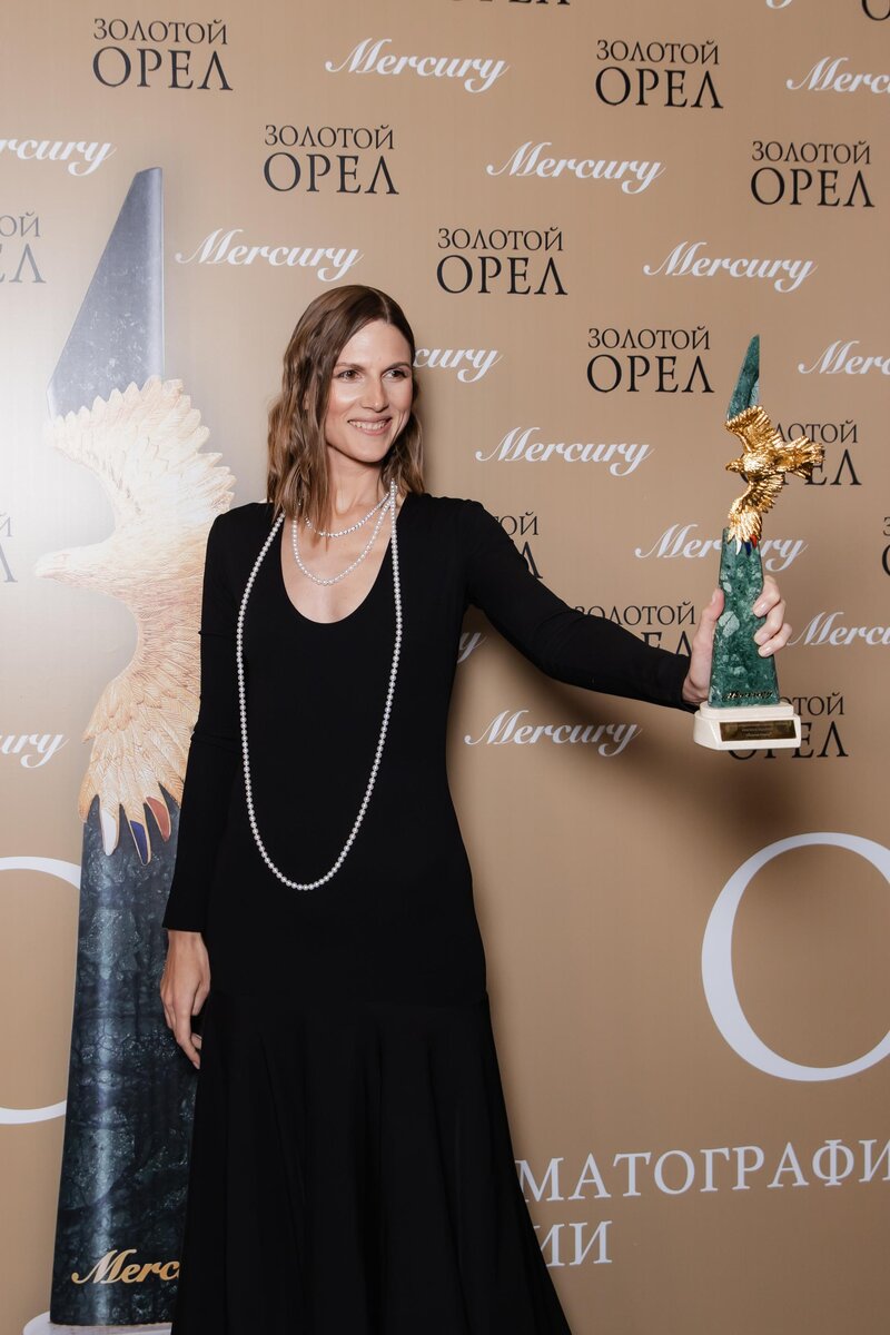 Премия золотой орел 2024 когда. Иван янковский 2023. Золотой орел 2023 иван янковский. Золотой орёл 2022 янковский. Премия золотой орел 2024 когда.