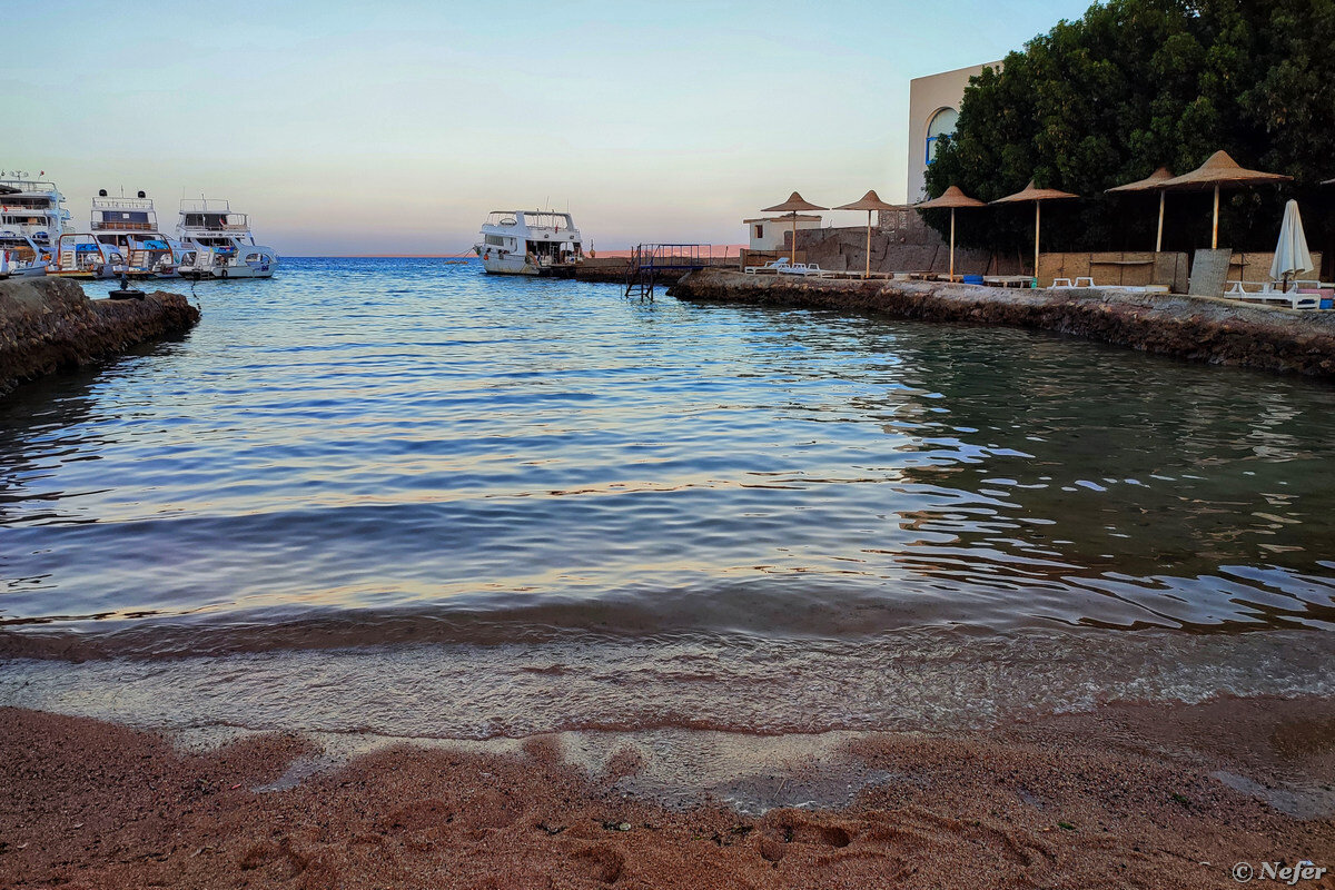 куда поехать купаться в феврале. адыгея лагонаки термальные источники. боракай филиппины. боракай white beach. когда можно купаться в сочи в море.