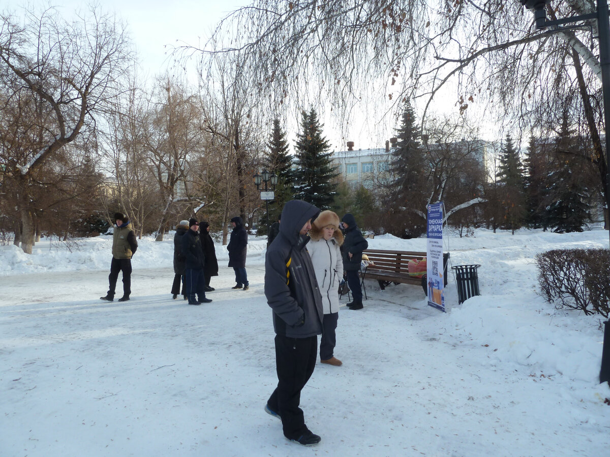 Ну что, кто-то мешает волонтёрам? Как видно, никто не мешает.