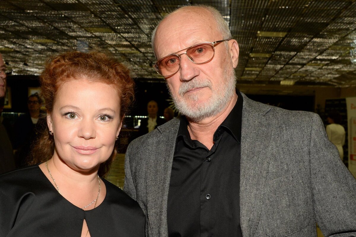 алексей весёлкин старший. мама при сыне. сергей бодров младший с женой. младшая жена 4. младшая жена 4.