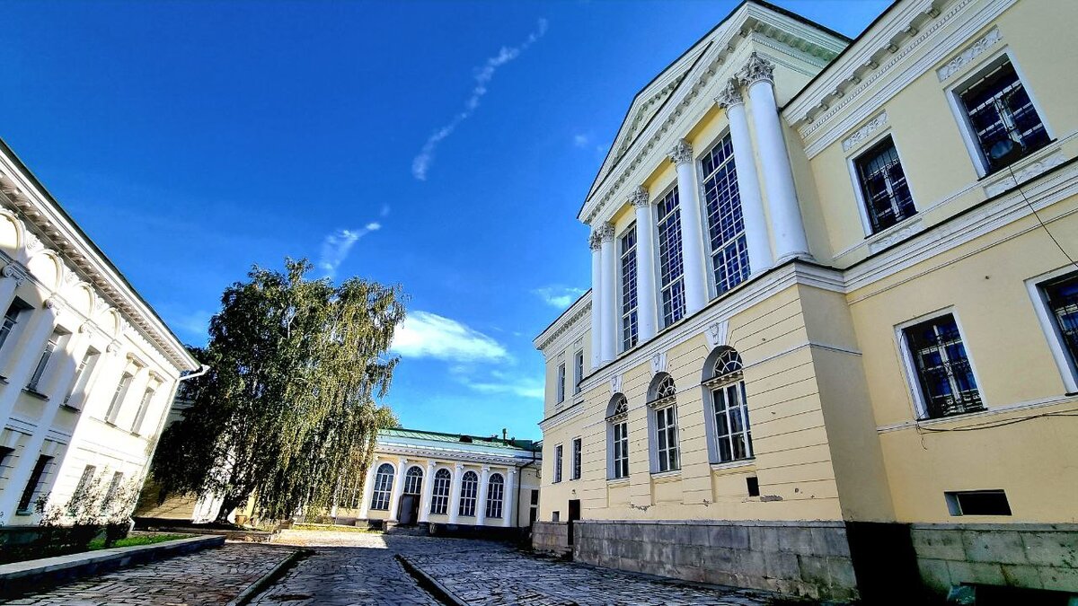 Лучшие достопримечательности Екатеринбурга: Площадь 1905 года, Дом  Севастьянова, Плотинка, «Высоцкий». Куда сходить и что посмотреть? | Наш  Урал и весь мир. Цели и маршруты для самостоятельных поездок | Дзен