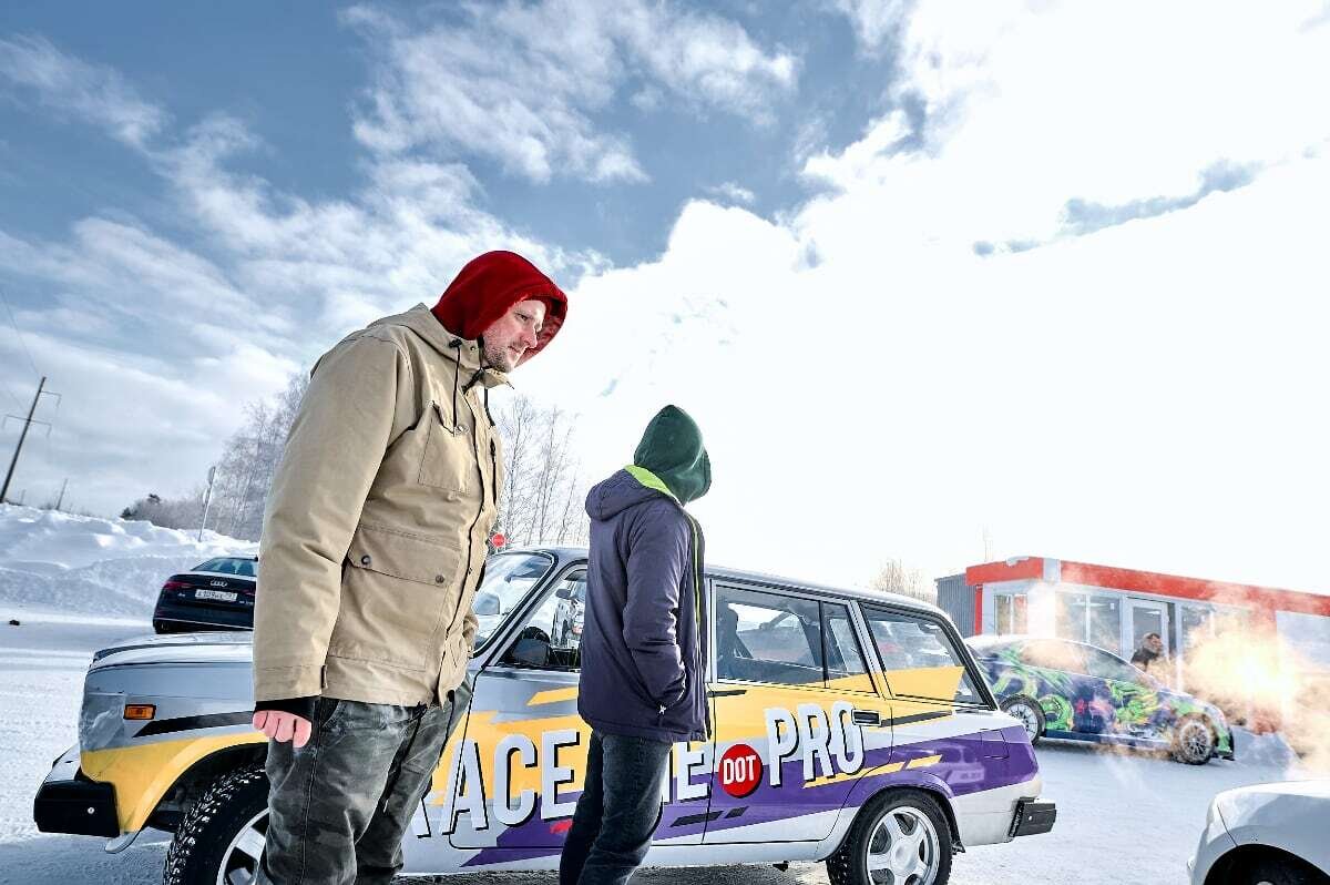 в ожидании тренировочного заезда