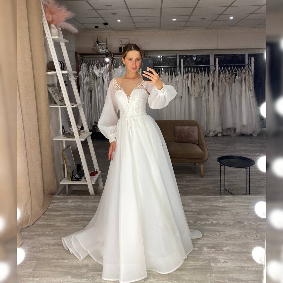 стиль невесты на свадьбу. подружки невесты в белом. свадьба в стиле бохо шик. свадебные образы жениха и невесты. невеста в стиле кэжуал.