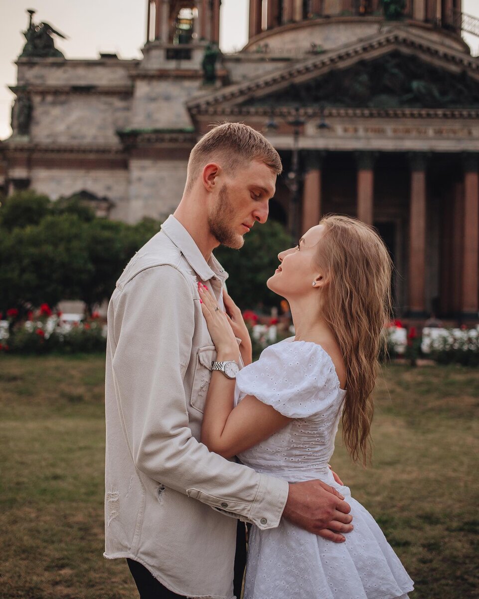 вечерняя фотосессия в городе. фотосессия на улице. фотосессия на улицах города. фотосессия девушки на улице. набережная гудзона в нью-йорке.