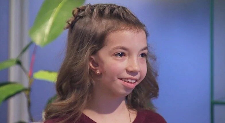 Приложения для будущих детей. Как будет выглядеть ребенок по фото. Приложение как будет выглядеть ребенок. Приложение стать ребенком. Ребенок с кулаком.