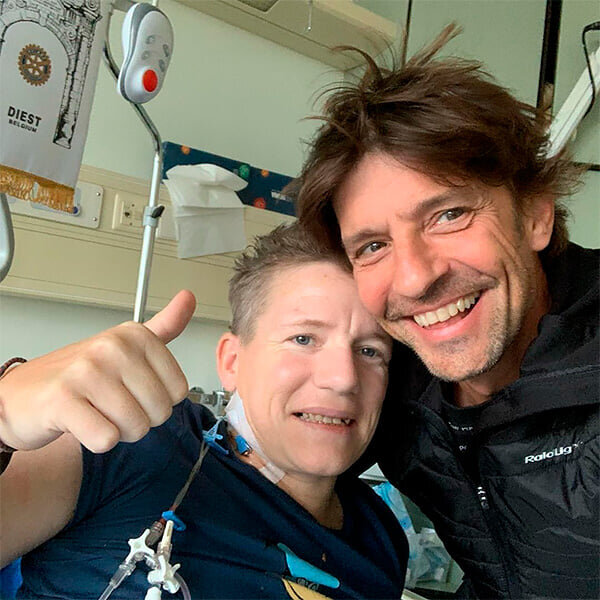 почему так бл. очень больно. довольна сделала мне больно песня. песня а мне не больно милана. довольна сделала мне больно песня.