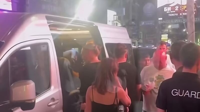 Кадры задержания артистов группы Би-2* в Таиланде 