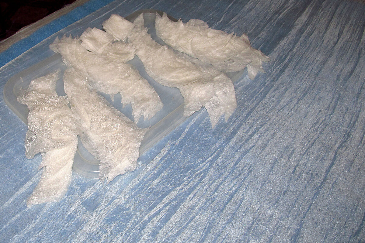 Белая спальня гостиная в современном. Влияние белого цвета на человека. Обои для спальни комбинированные. (40-70мм. "интерьер в белых тонах" каролина клифтон-могг.