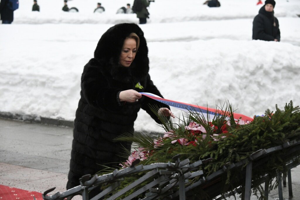 Стихи в память о маме. Стихи про маму которой нет. Стих ушедщим оодителям. 5 лет как нет мамы. В память о маме.