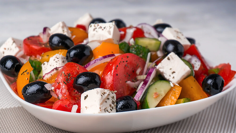 Греческий классик. Греческий салат. Салат греческий классический. Самый вкусный греческий салат. Греческий салат фото.
