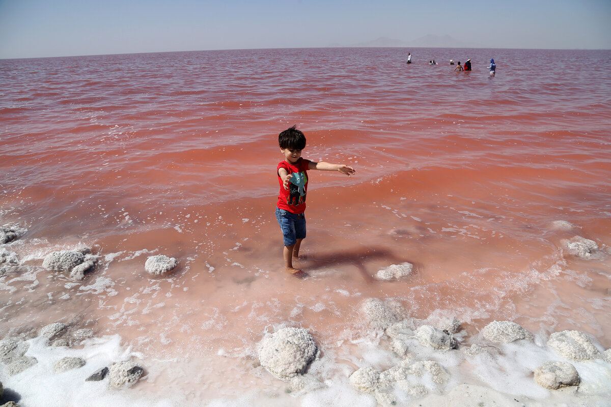 соленое озеро в киргизии иссык-куль.