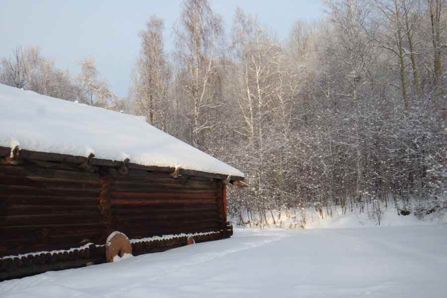 девушка спит и видит сон. девушка в прыжке. парень летит. цитаты о мыслях в голове женщины. к чему снится жить в городе.