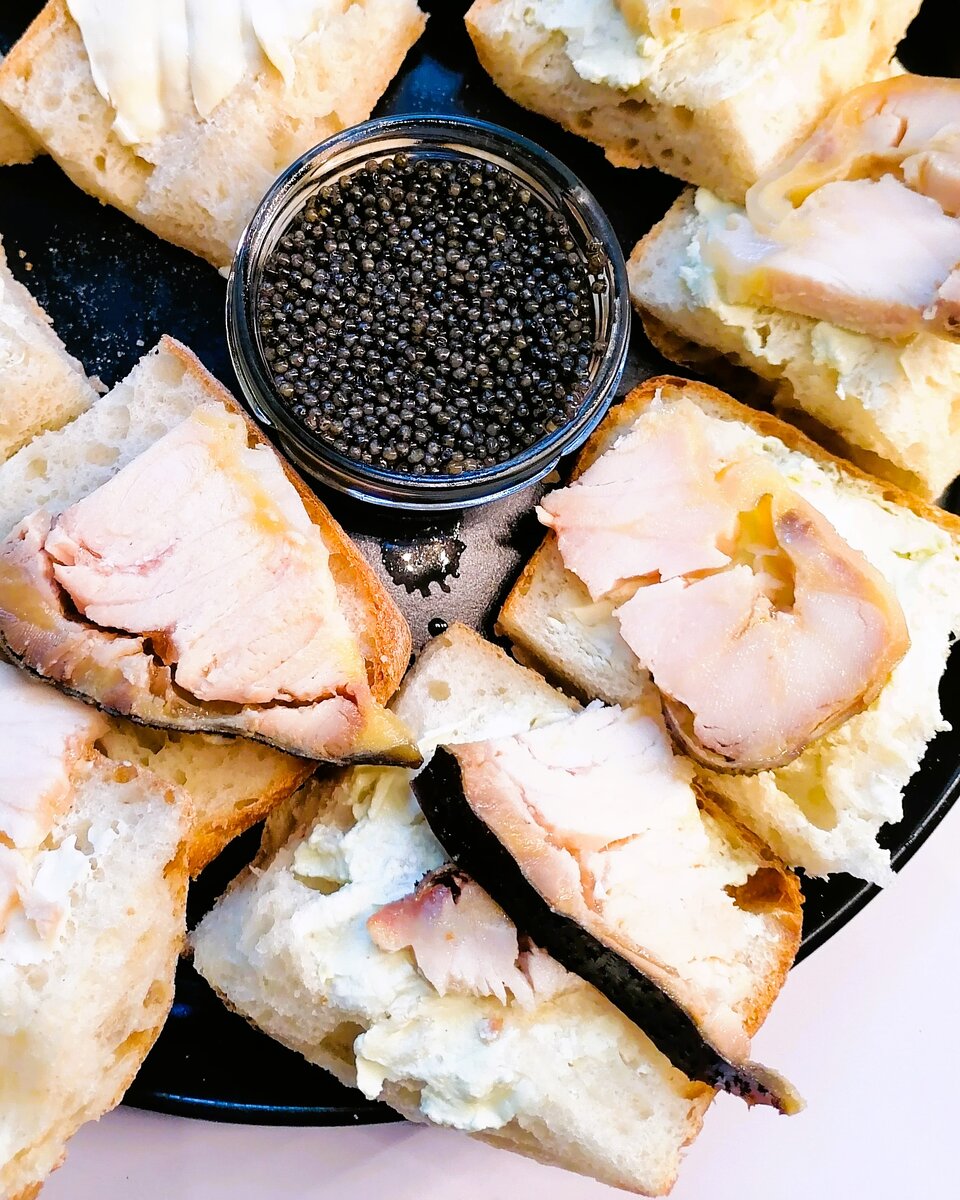 Оплодотворение осетровых. Осетровые рыбы икра. Икра стерляди. Икра стерляди. Через сколько лет осетр дает икру.