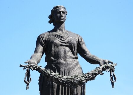    Сегодня 80-летие снятия блокады Ленинграда