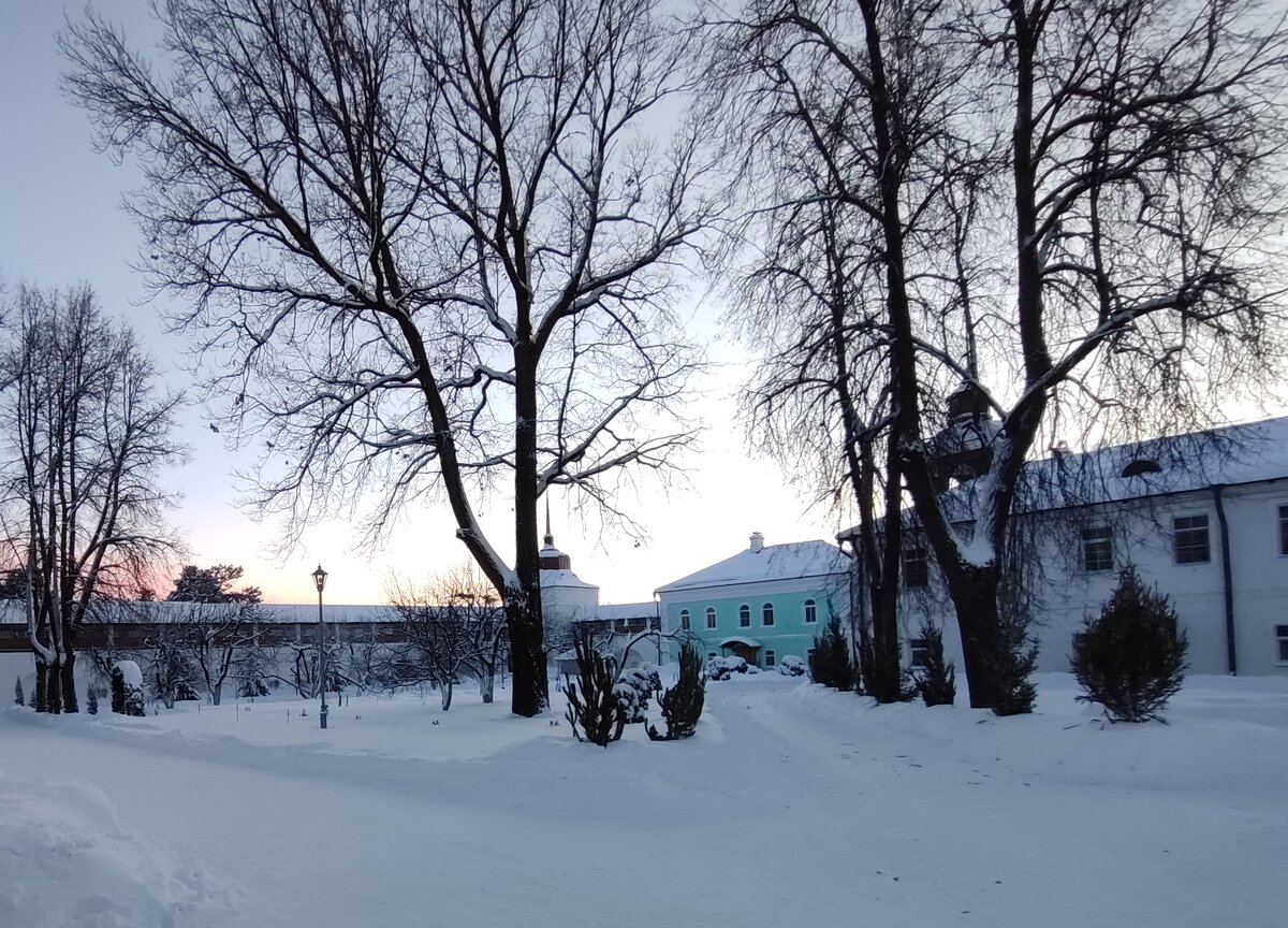 мужской монастырь дивногорск. поселение монастырь. борисоглебский монастырь трапезная. ярославль). варницкий монастырь ярославская область.