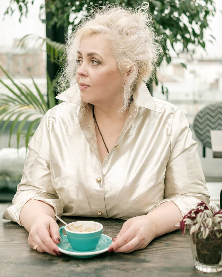 настоящая женщина цитаты. больше чем просто женщина. больше чем просто женщина. фотосессия с тюльпанами. больше чем просто женщина.