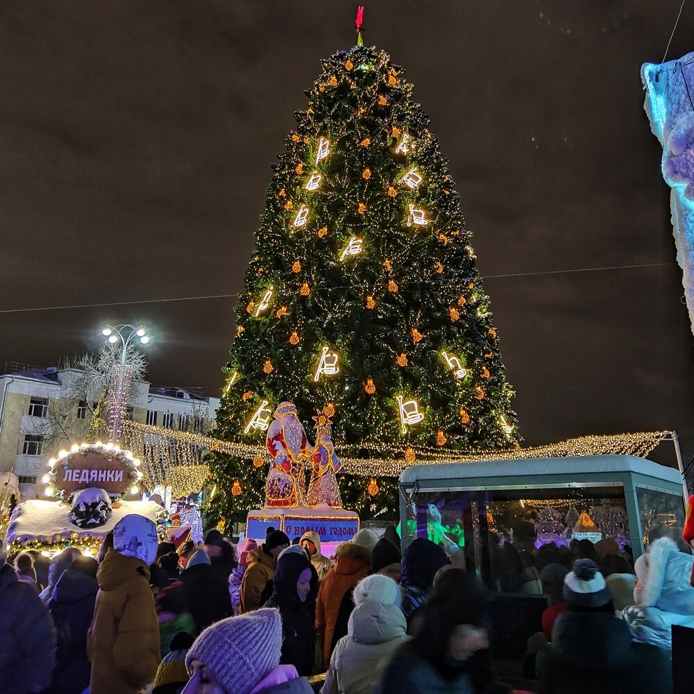 Вот такая елочка у нас в Екб в этом году🎄