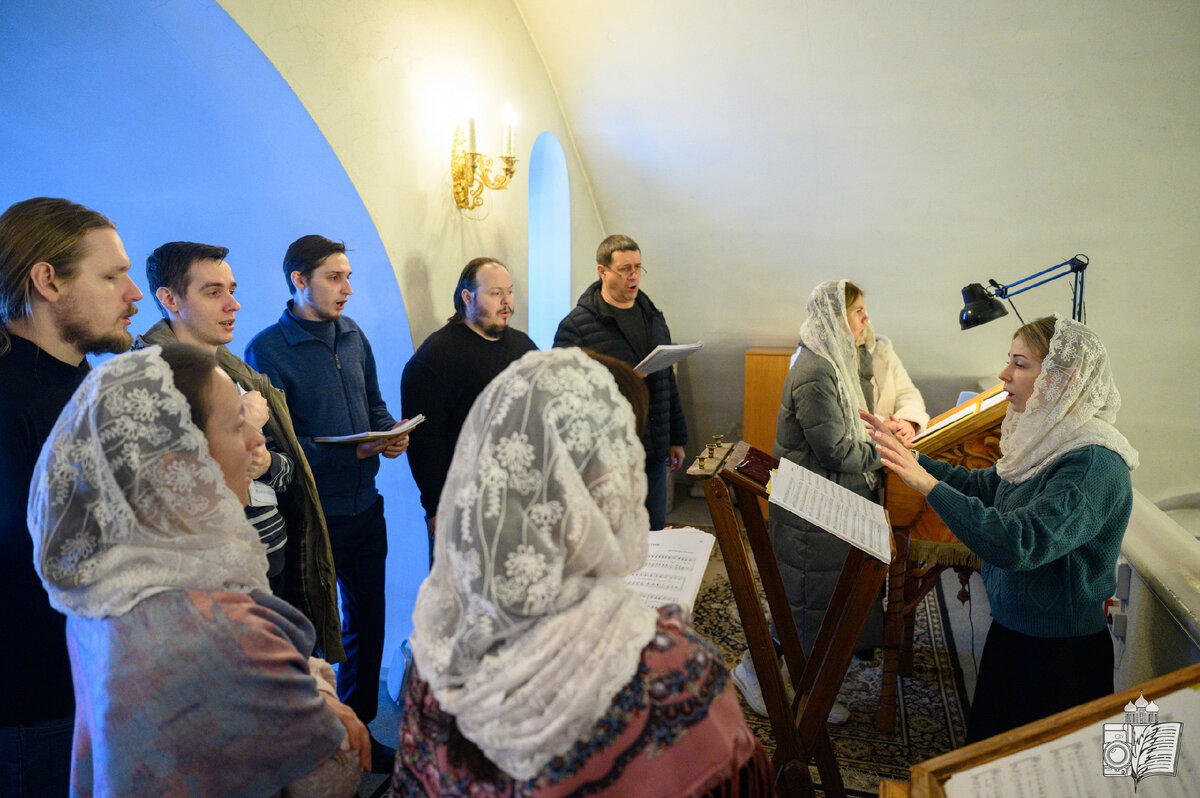 царские троны в храме христа спасителя. благовещение служба в церкви. божественная литургия 8 января. митро. божественная литургия 8 января.