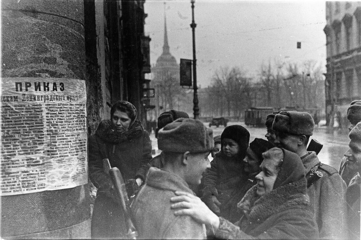 Здравствуйте, друзья! Сегодня, 27 января - один из величайших дней в истории нашего города. В этот день в 1944 году Ленинград был полностью освобожден от фашисткой блокады.