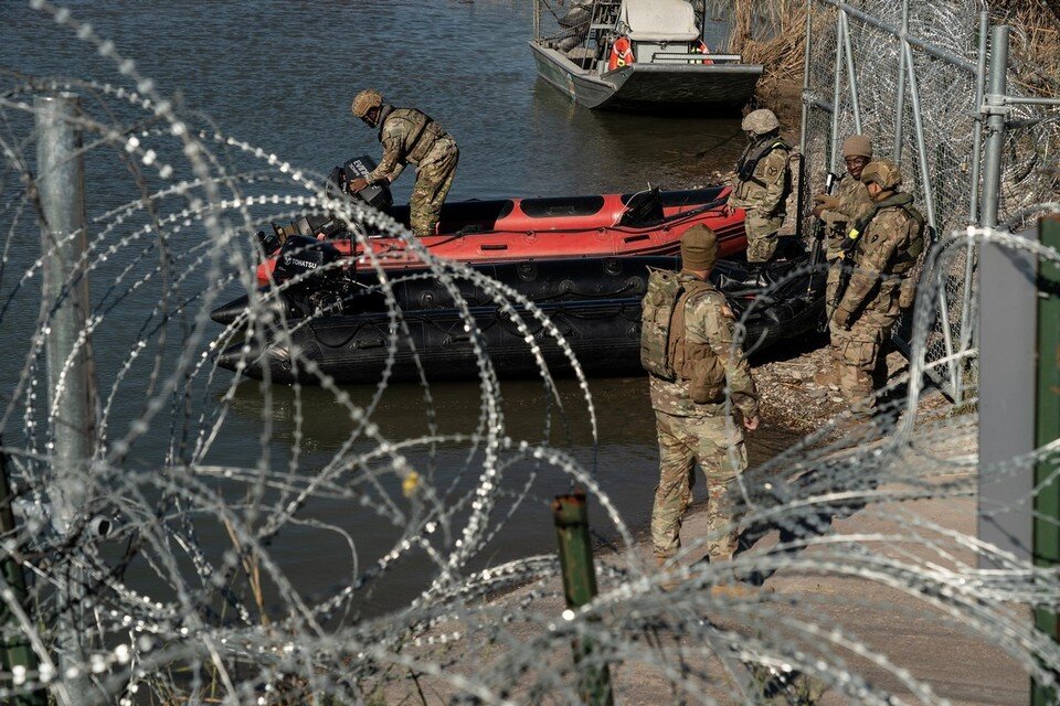 запятая между однородными членами предложения ставится:. два случая между ними срок. запятая между однородными. два случая между ними срок. когда между однородными членами ставится запятая.