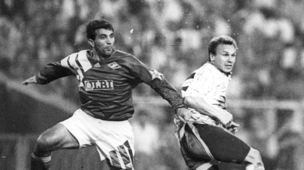 14 сентября 1994 года. Киев. «Динамо» (Киев) — «Спартак» — 3:2. Рашид Рахимов и Виктор Леоненко. Фото Александр Федоров, «СЭ»