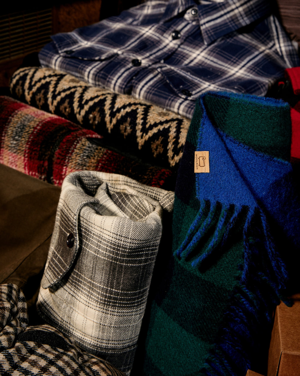 лучше новая а друг старый пословица. старый друг лучше новых друг. пословица старый друг лучше новых двух. лучше новая а друг старый пословица одежда. старый друг лучше новых друг.