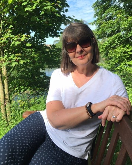 женщина на приеме у врача. молодая женщина. девушка врач. женщины 30 исследование. о женщина.