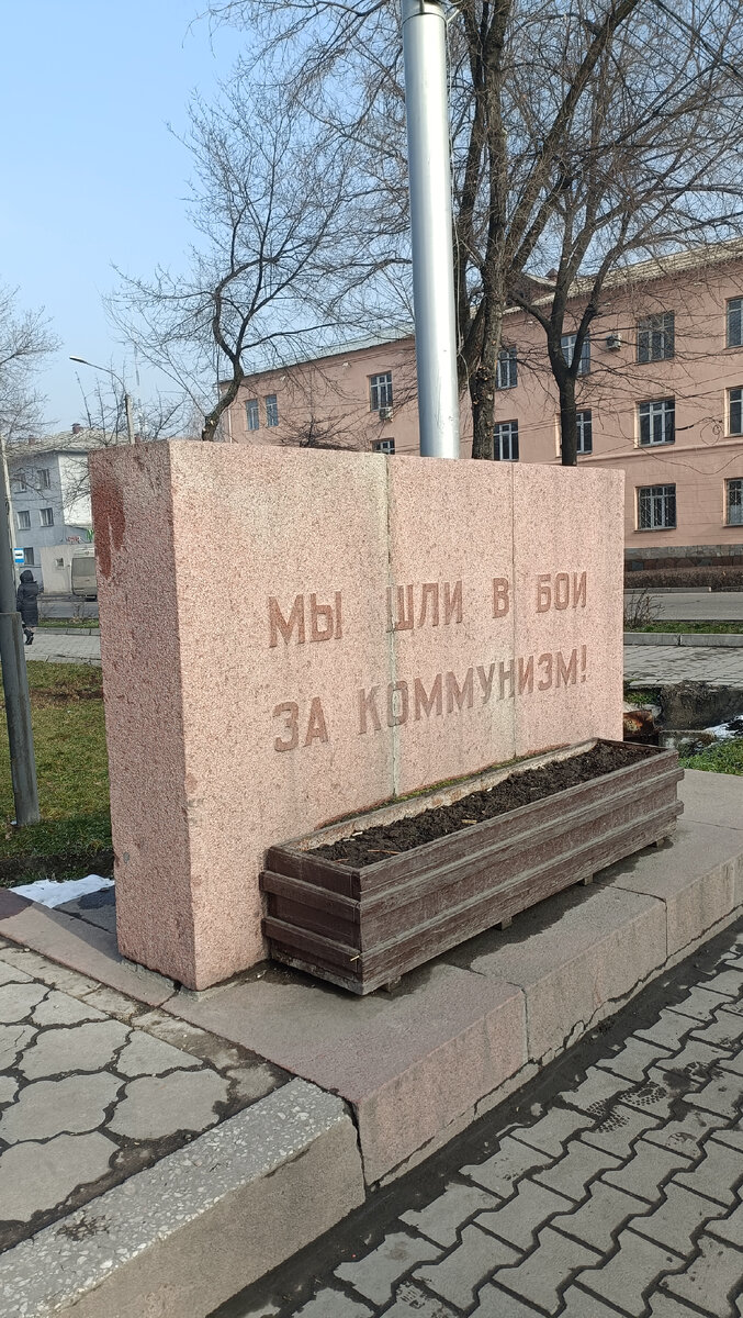 Первые впечатления от города - очень много осталось с советских времен