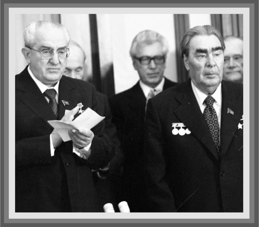 Брежнев 1964-1982 эпоха застоя стагнация. Брежнев леонид. Брежнев андропов черненко горбачев годы правления. Кто был перед брежневым. Брежнев леонид ильич.