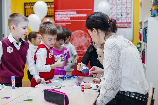 Центр развития интеллекта. Центр интеллектуального развития детей. Дети в центре развития интеллекта. Центр развития интеллекта мем. Центр интеллектуального развития детей.