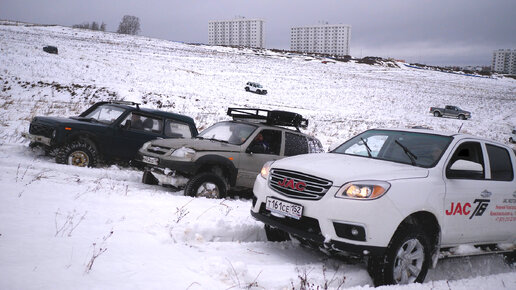 Долгая БОРЬБА Chevrolet NIVA, НИВЫ ФОРА и JAC T6. Кто же лучше едет в гору