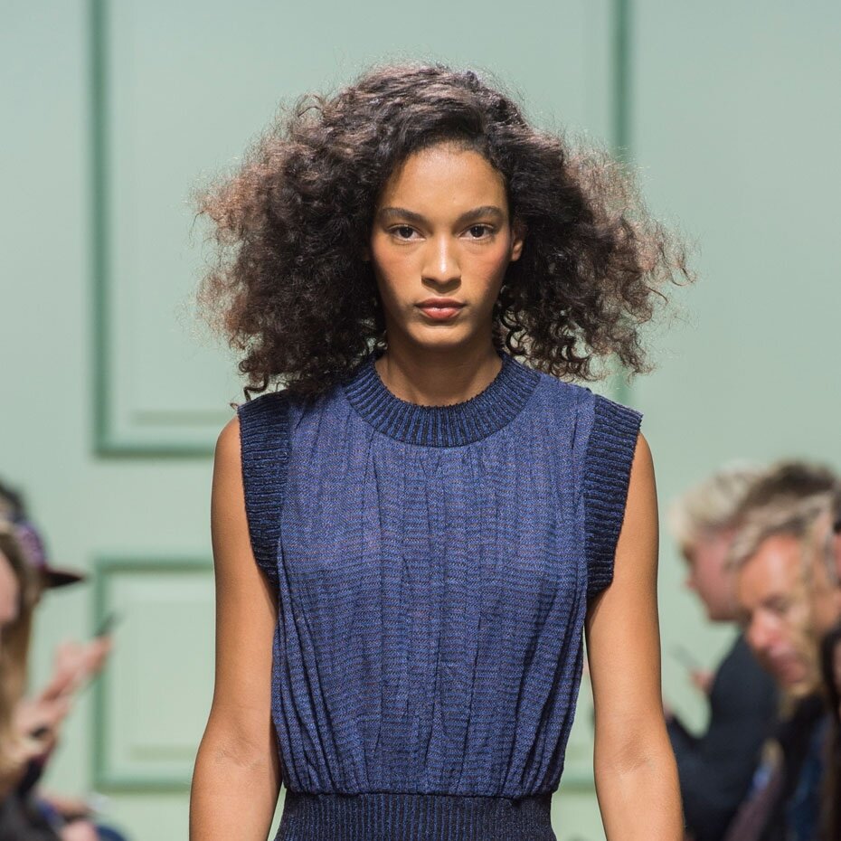 афро кудри химия на средние волосы. как сделать волосы волнистыми навсегда. выпрямленные кудрявые волосы. как из прямых волос сделать волнистые. как из прямых волос сделать волнистые.