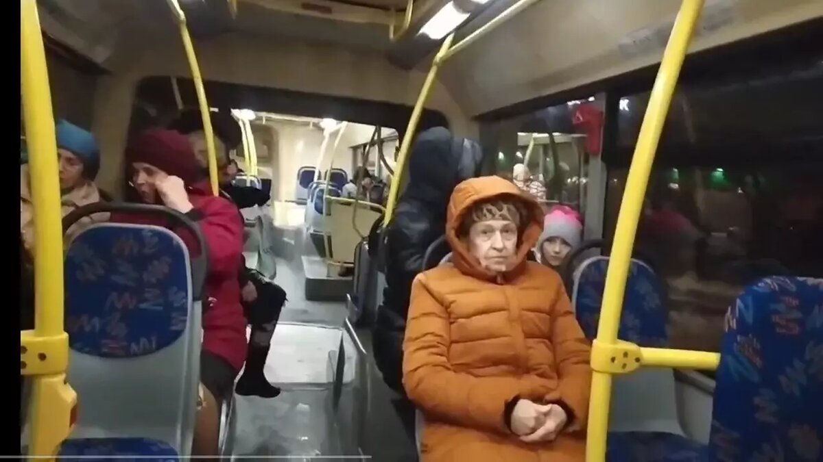     Жильцы разрушенного дома на Нариманова в Ростове якобы сами не хотели переселяться в жилье маневренного фонда, заявил глава городской администрации Алексей Логвиненко.