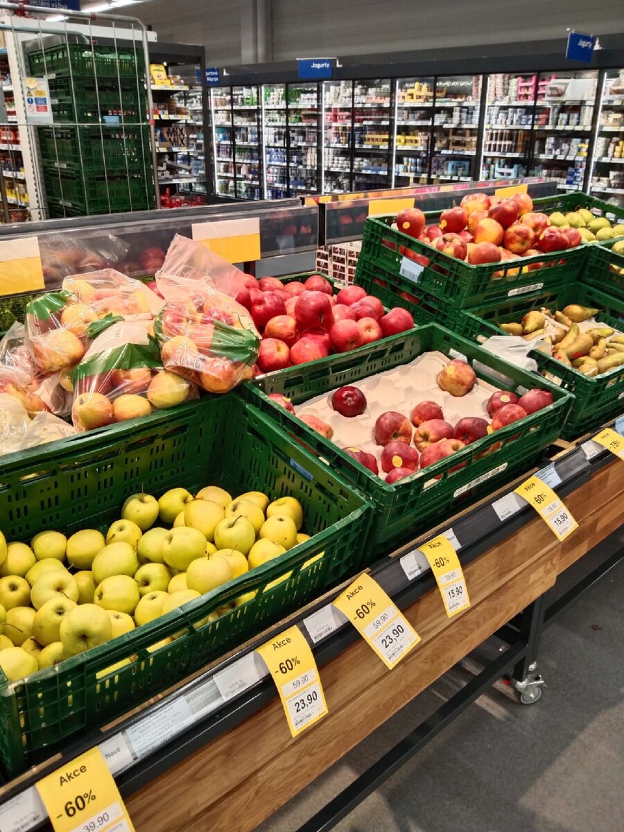 Фото из магазина. Яблоки